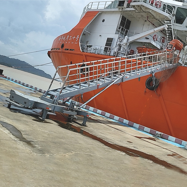 自行遥控登船梯